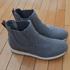 NEW BoC Gray Boots Wonens Size 8